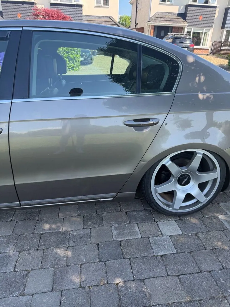 Volkswagen Passat 2011 - Image 3