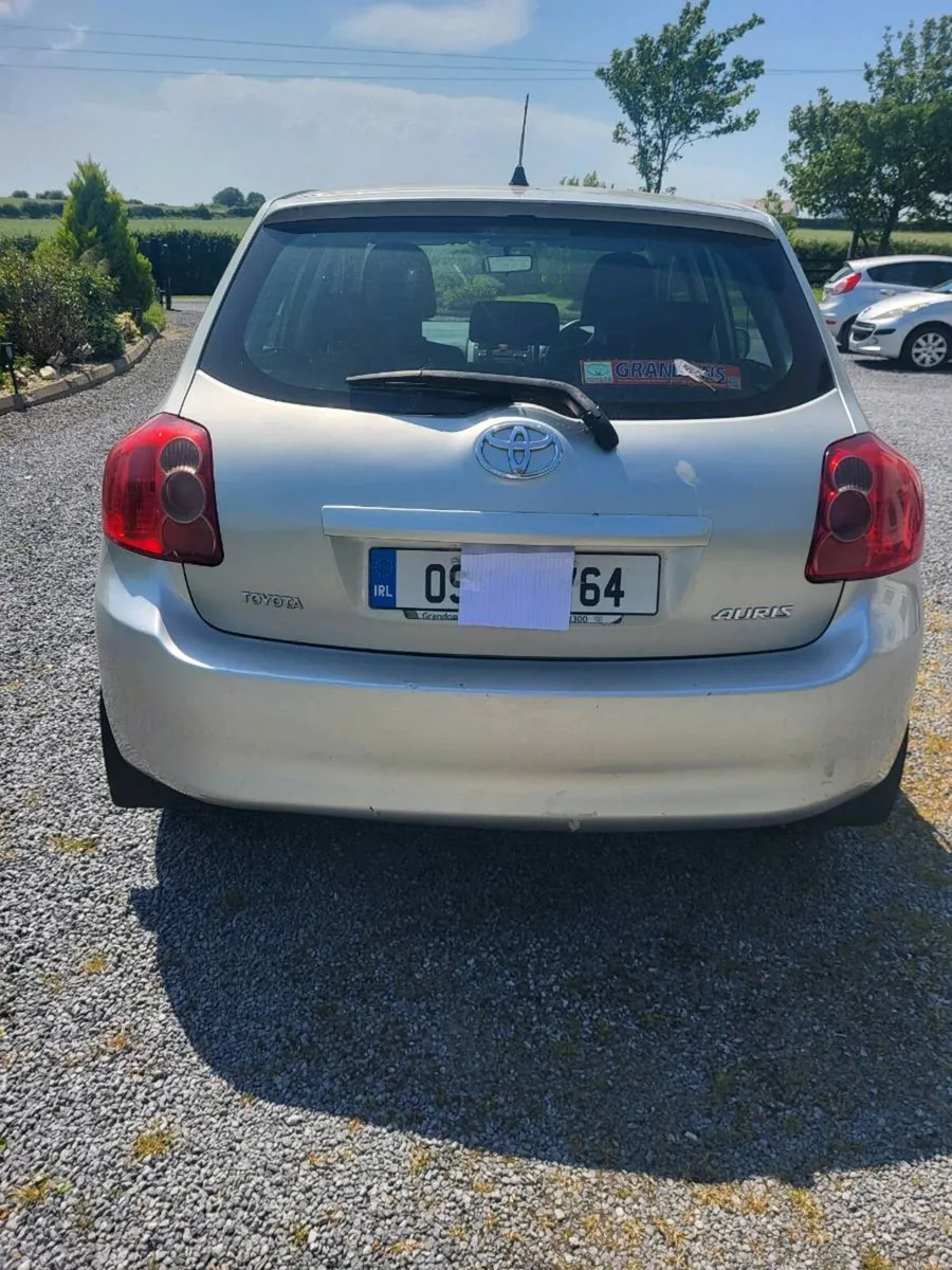 09 Toyota Auris 1.4 Luna - Image 2