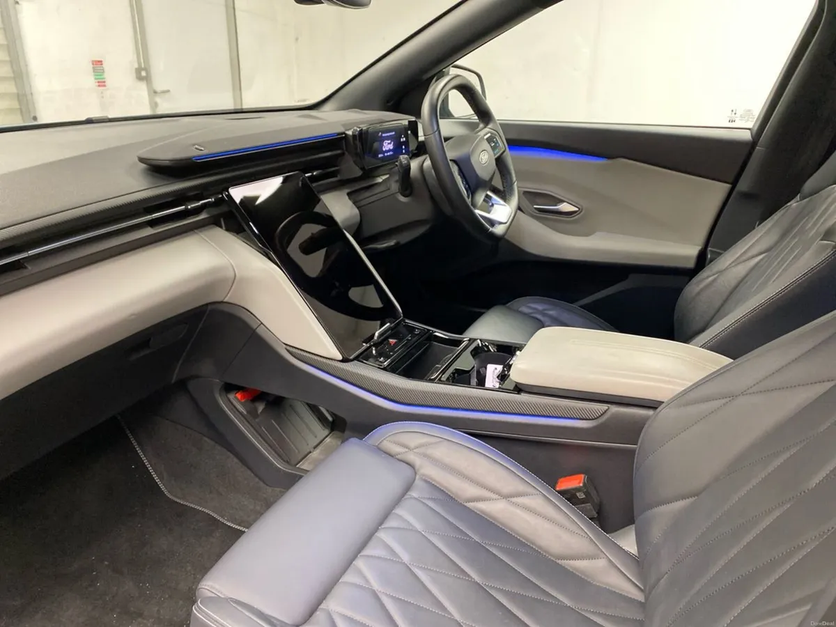 Ford Explorer Premium, 77kWh Extended Range. - Image 2