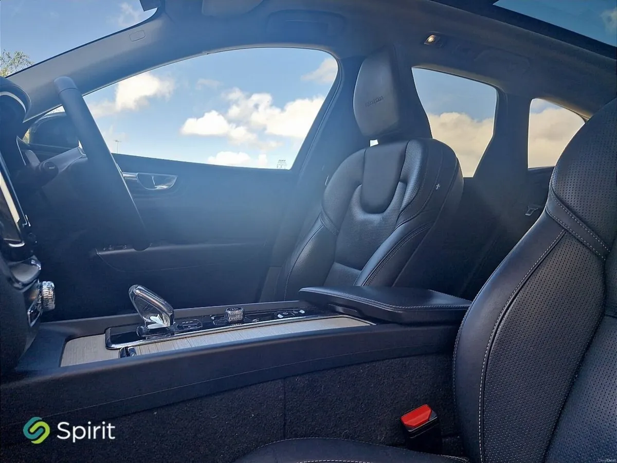 Volvo XC60 T8 Plug In Hybrid, AWD, Inscription, Pa - Image 4