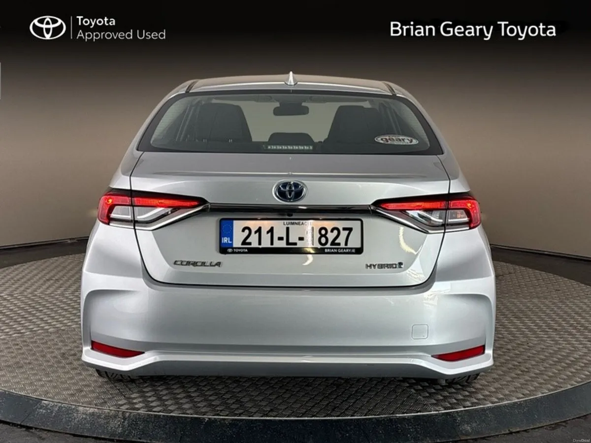 Toyota Corolla HYBRID LUNA SALOON - Image 4