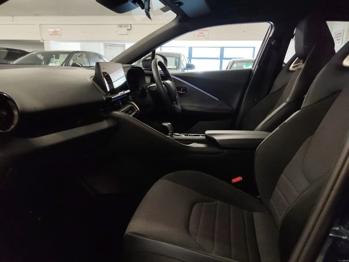 Toyota C-HR HYBRID SOL - Image 6