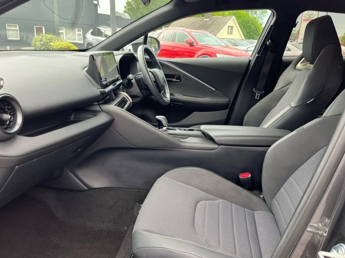 Toyota C-HR HYBRID SOL 4DR AUTO - Image 6