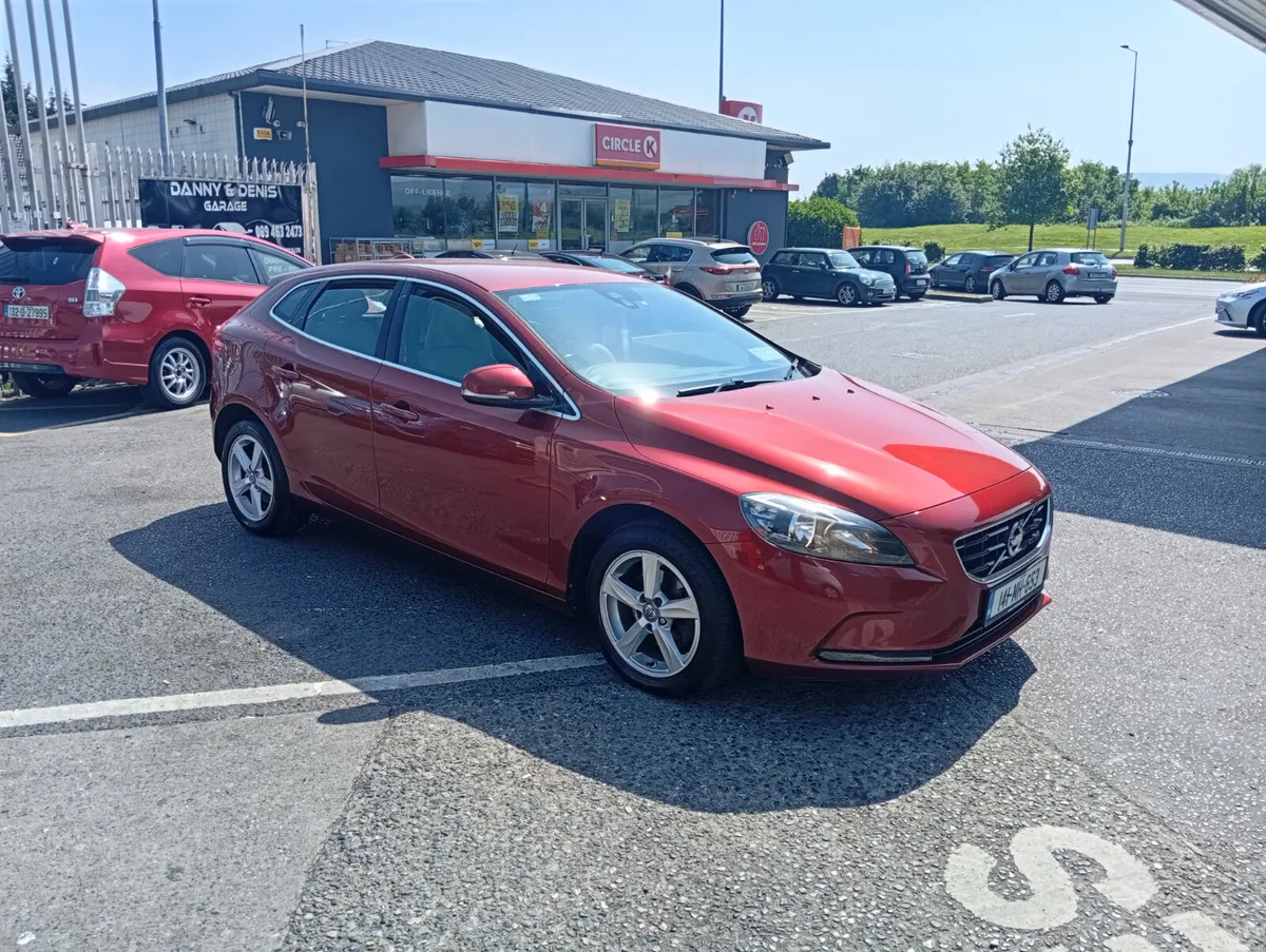 Volvo V40 2014 leather - Image 1