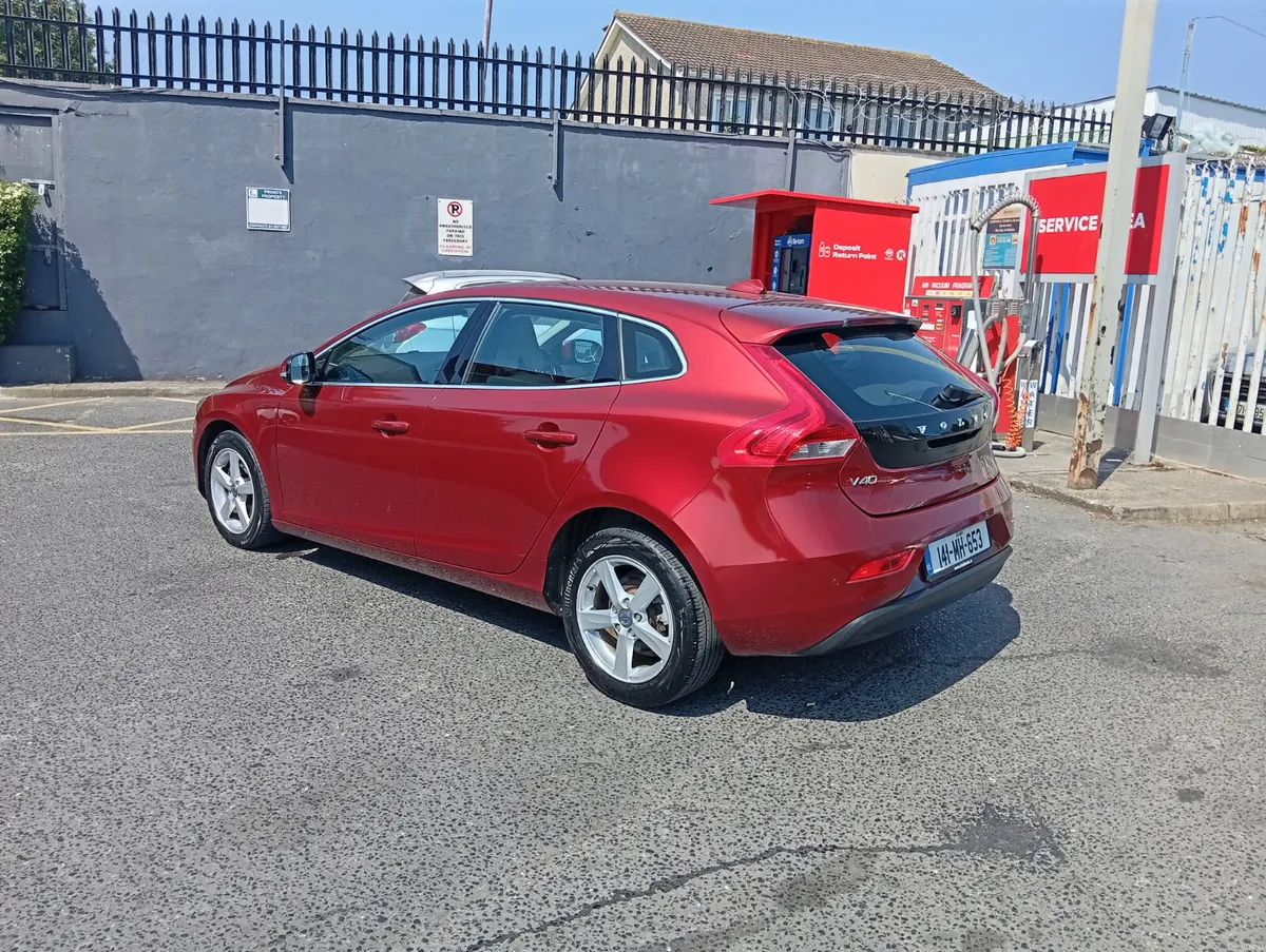 Volvo V40 2014 leather - Image 4