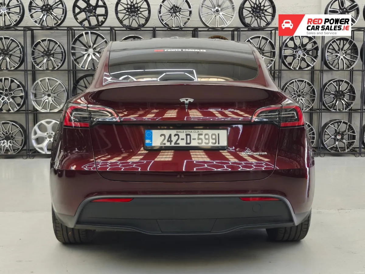 2024 Tesla Model Y Long Range AWD//LOW KMS - Image 4