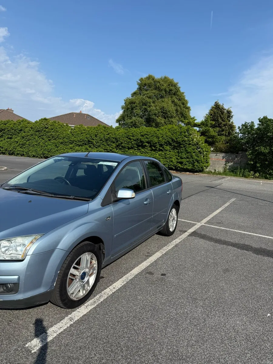 Ford focus 1.6 petrol automatic one owner - Image 3