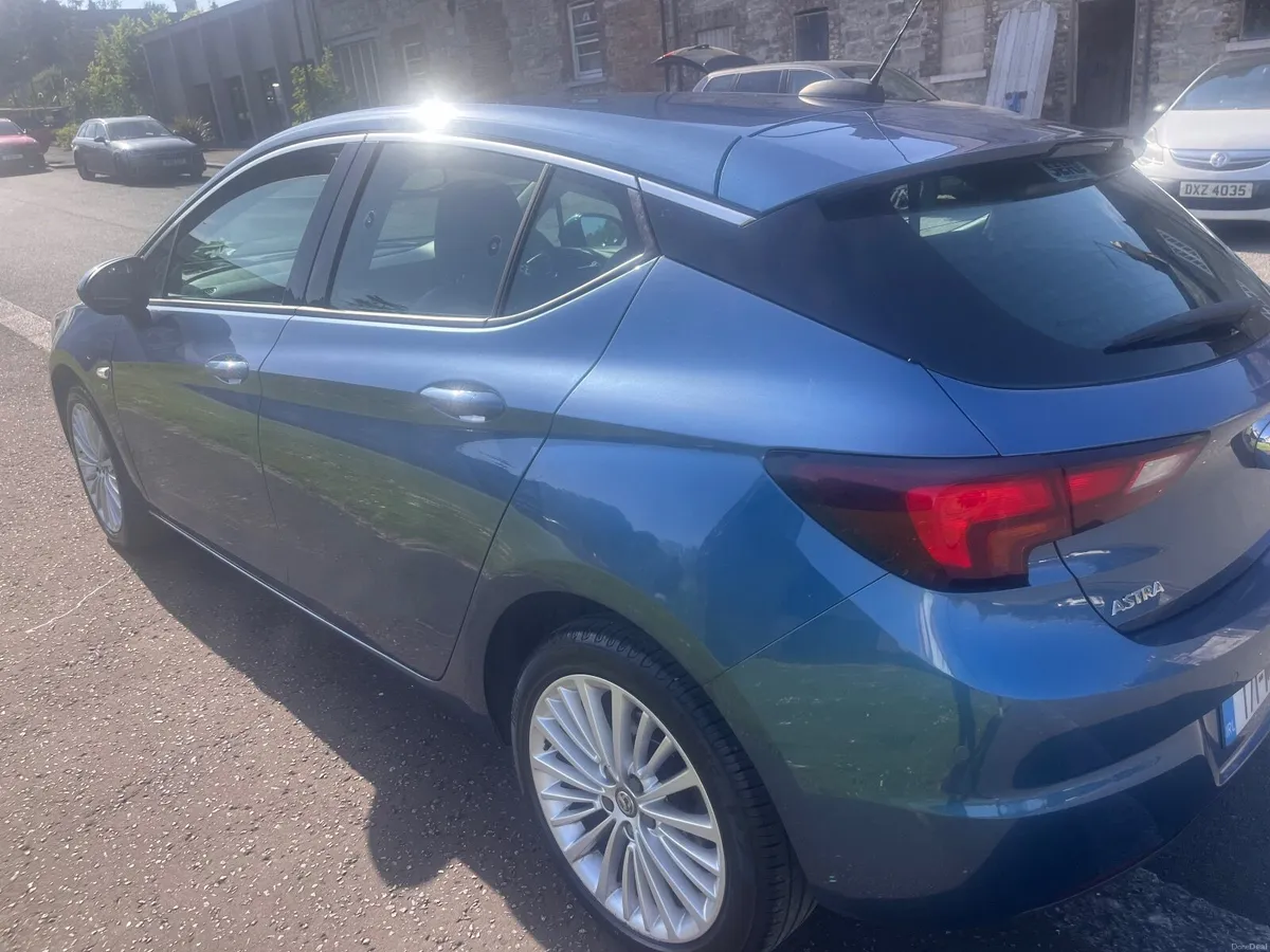 Vauxhall Astra Automatic Elite Model - Image 2
