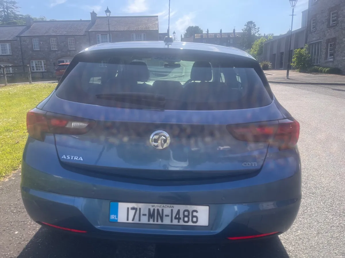 Vauxhall Astra Automatic Elite Model - Image 3