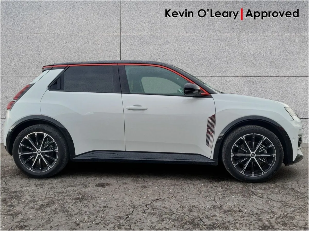 Renault 5 Iconic 52kWh 150hp - Image 6