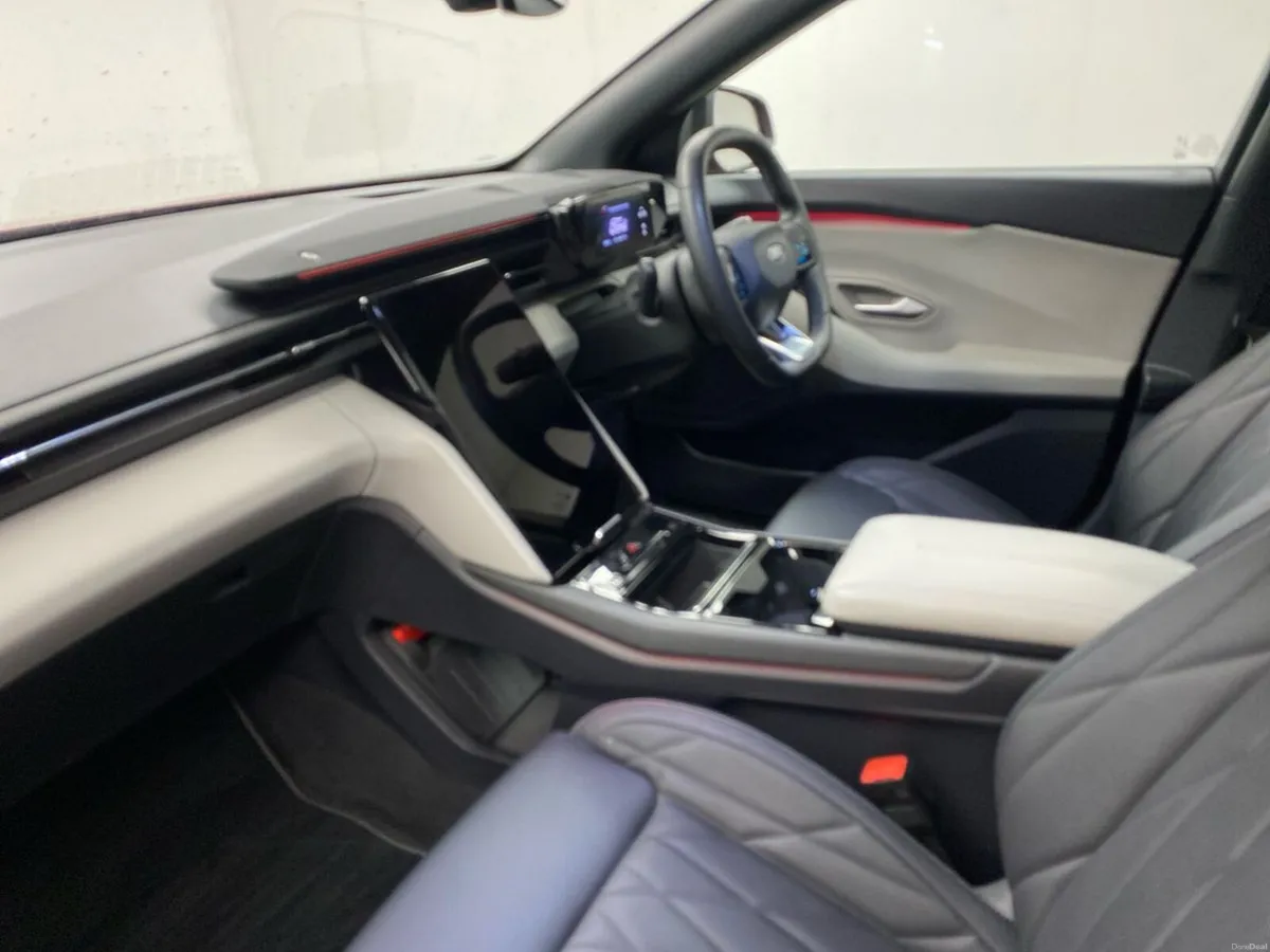 Ford Explorer Premium, 77kWh Extended Range. - Image 3