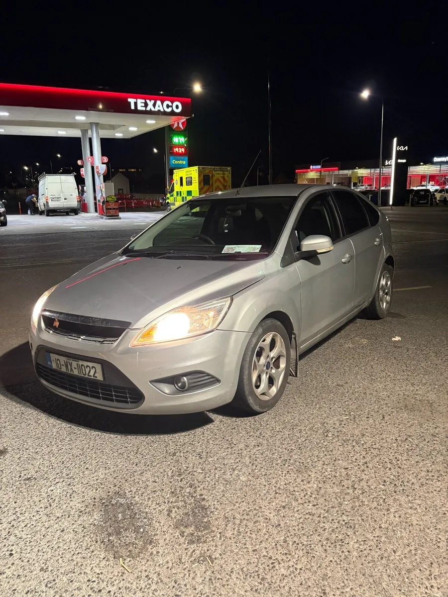 2010 Ford Focus - Image 2