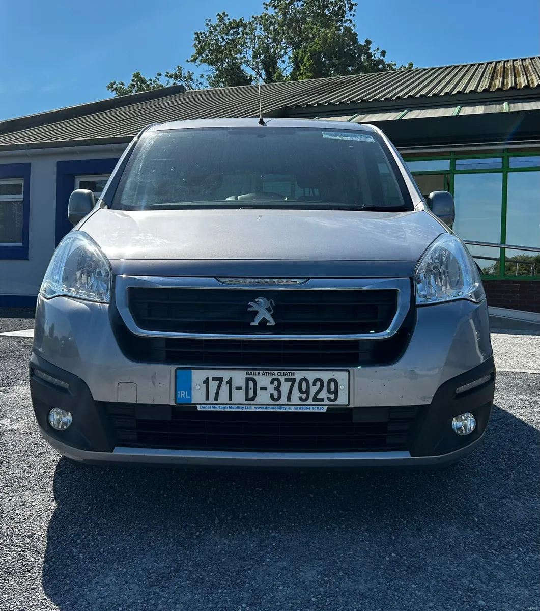 Wheelchair Car *Automatic* - Image 2