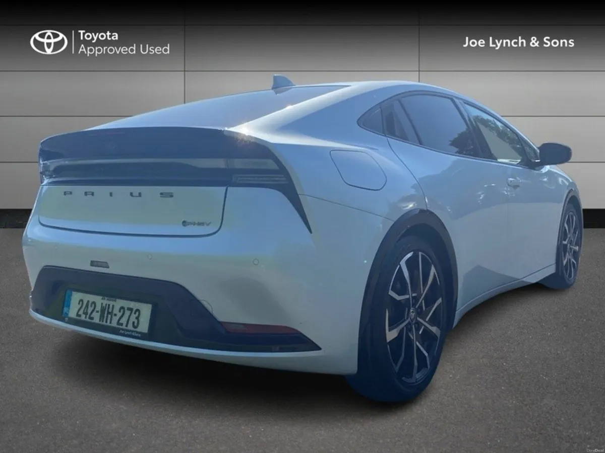 Toyota Prius PRIUS PLUG-IN HYBRID - Image 2