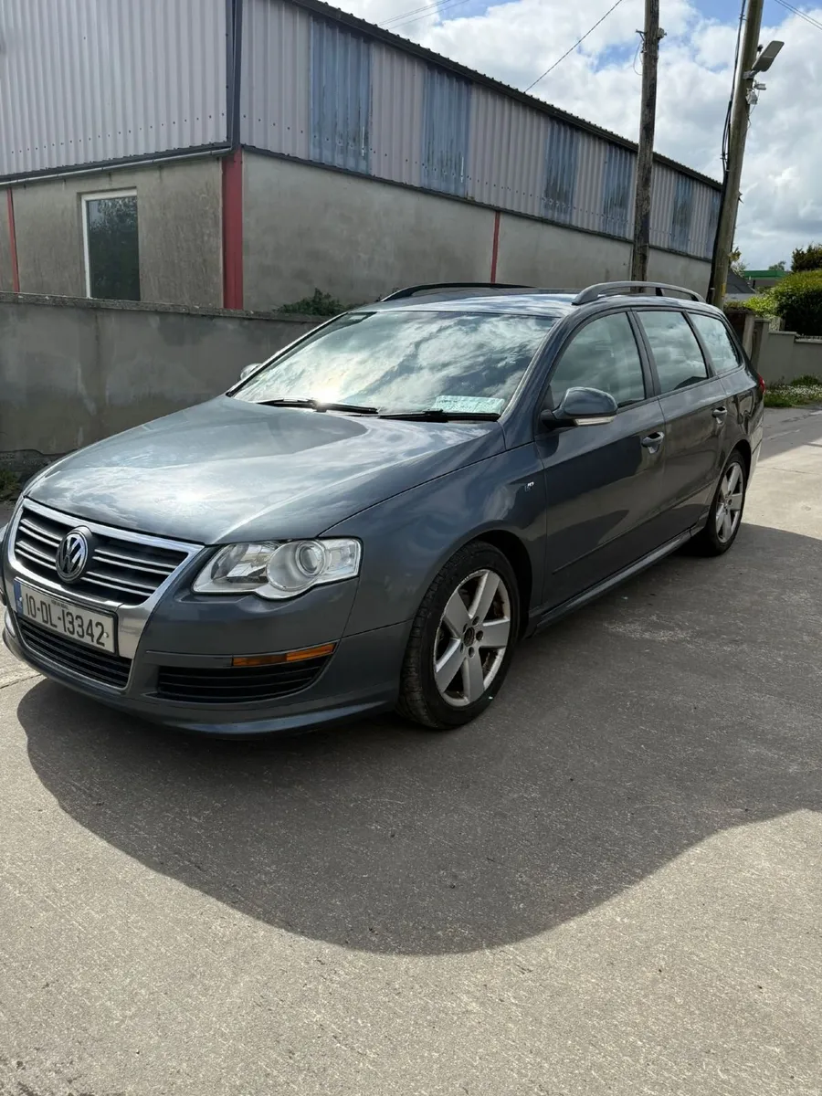Volkswagen Passat 2010 - Image 1