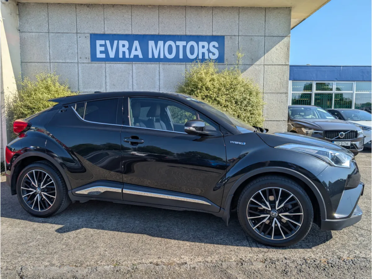 Toyota C-HR SOL HYBRID AUTOMATIC 1.8 PETROL //HALF - Image 3
