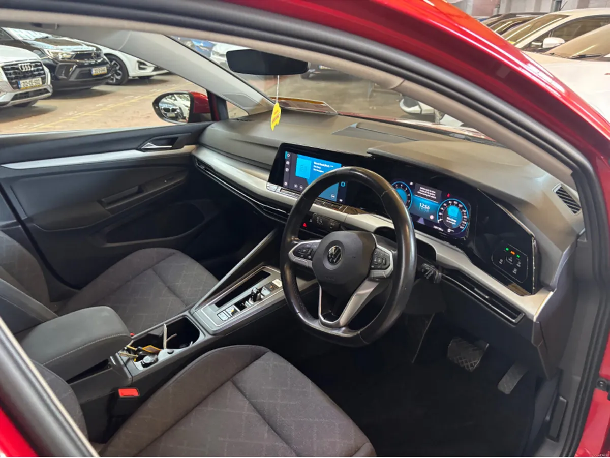 Volkswagen Golf LIFE 1.0 TSI MHEV 110HP 5 5DR AUTO - Image 4