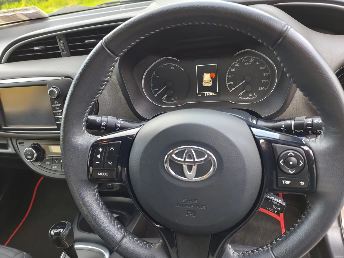 Toyota Yaris Hybrid - Image 3