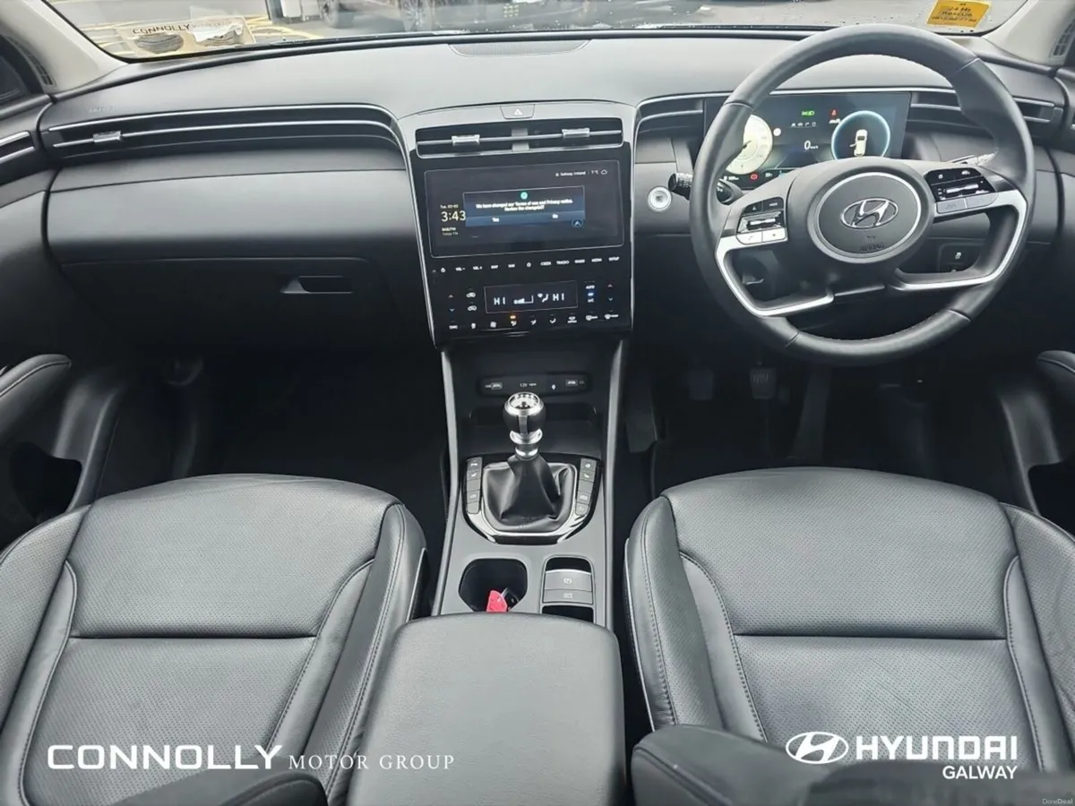 Hyundai Tucson 2WD Executive Plus - Sat Nav - Heat - Image 4
