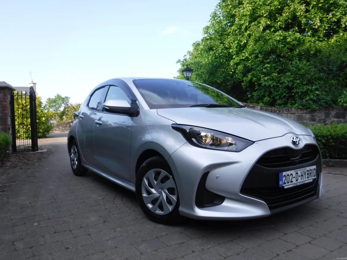 TOYOTA YARIS 1.5 AUTO HYBRID 360 CAMERA - Image 1