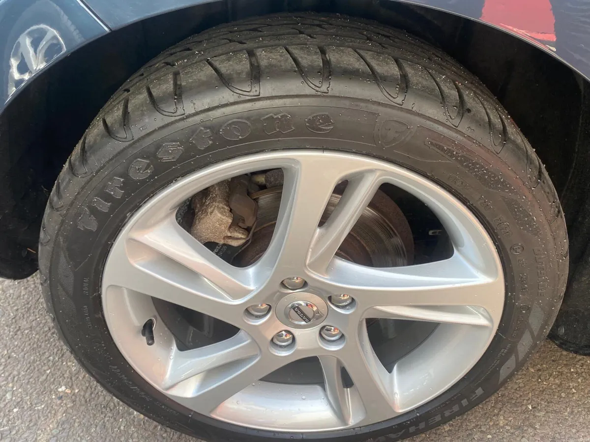 Volvo V40 2018 - Image 2