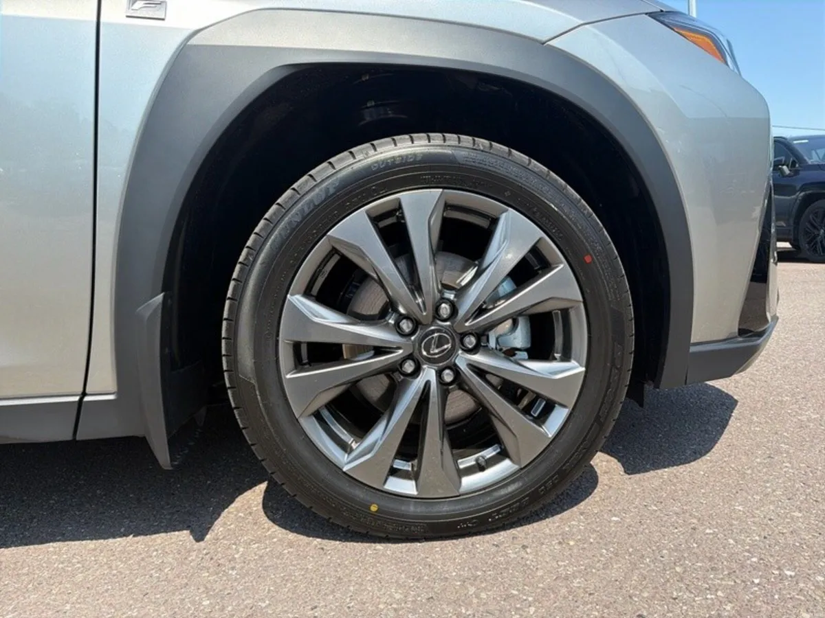 Lexus UX UX300H F SPORT DESIGN - Image 5