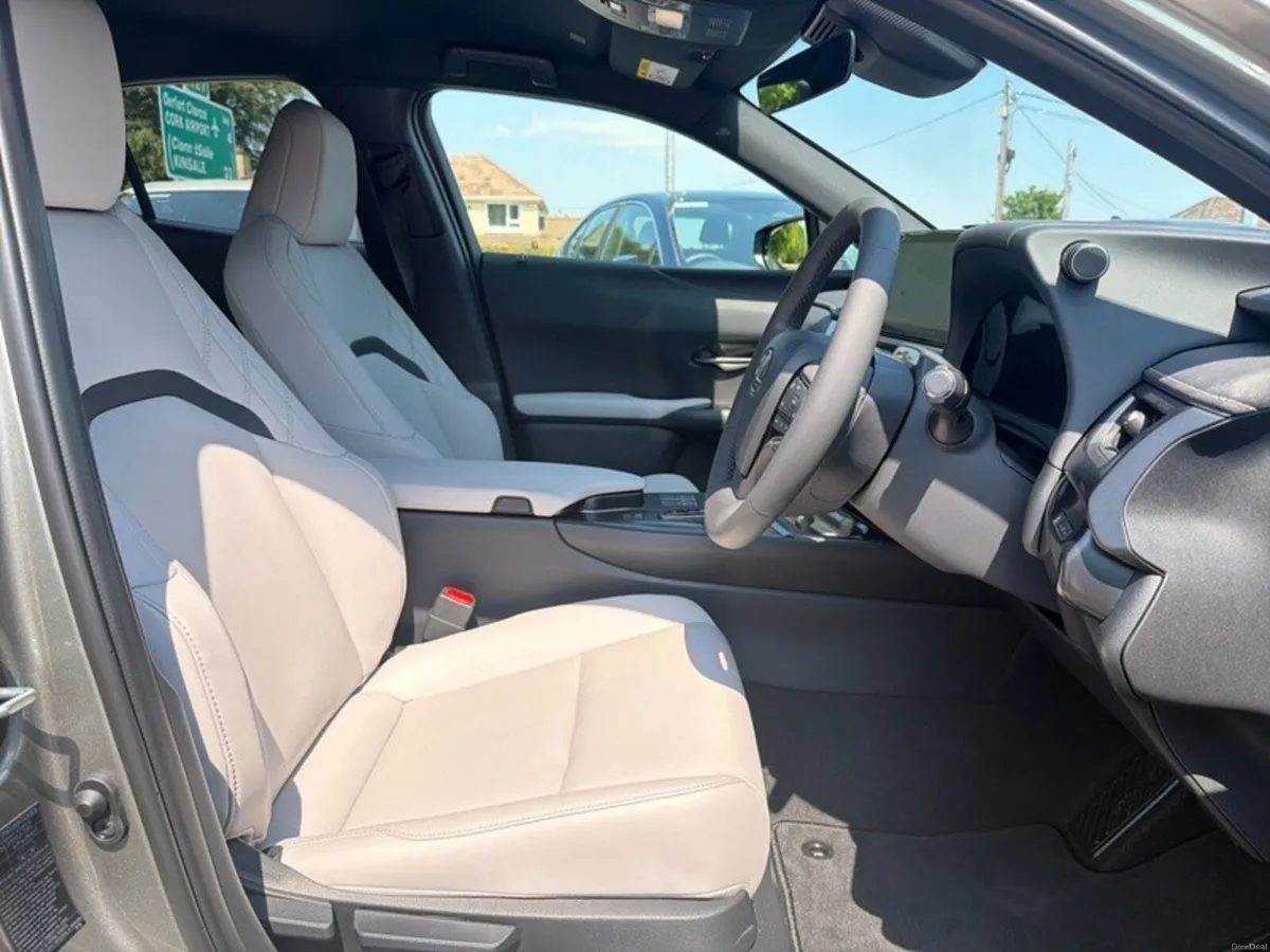 Lexus UX UX300H F SPORT DESIGN - Image 6