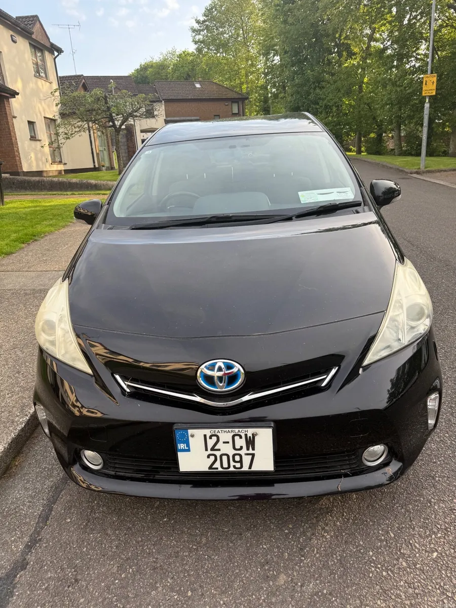 Toyota Prius Alpha 2012 - Image 1