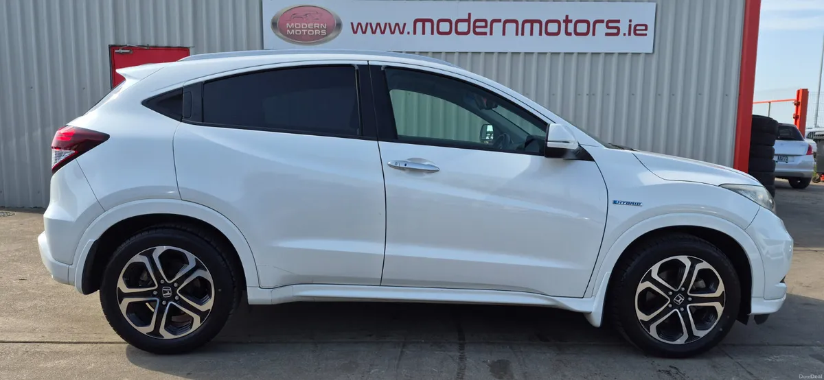 Honda Vezel hybrid/petrol 1.5jeep high spec low km - Image 4