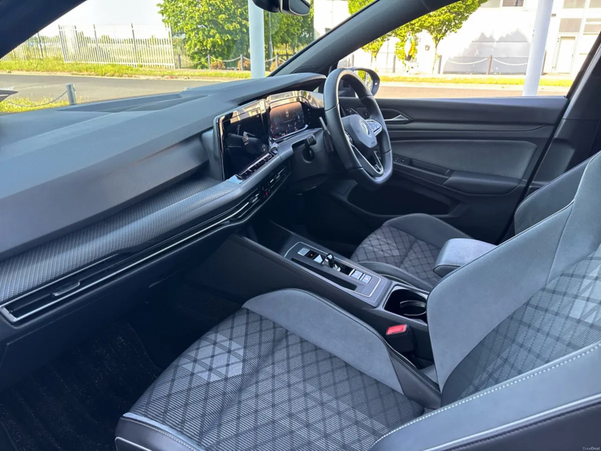 Volkswagen Golf 1.5 TSI Auto R-Line - Image 3