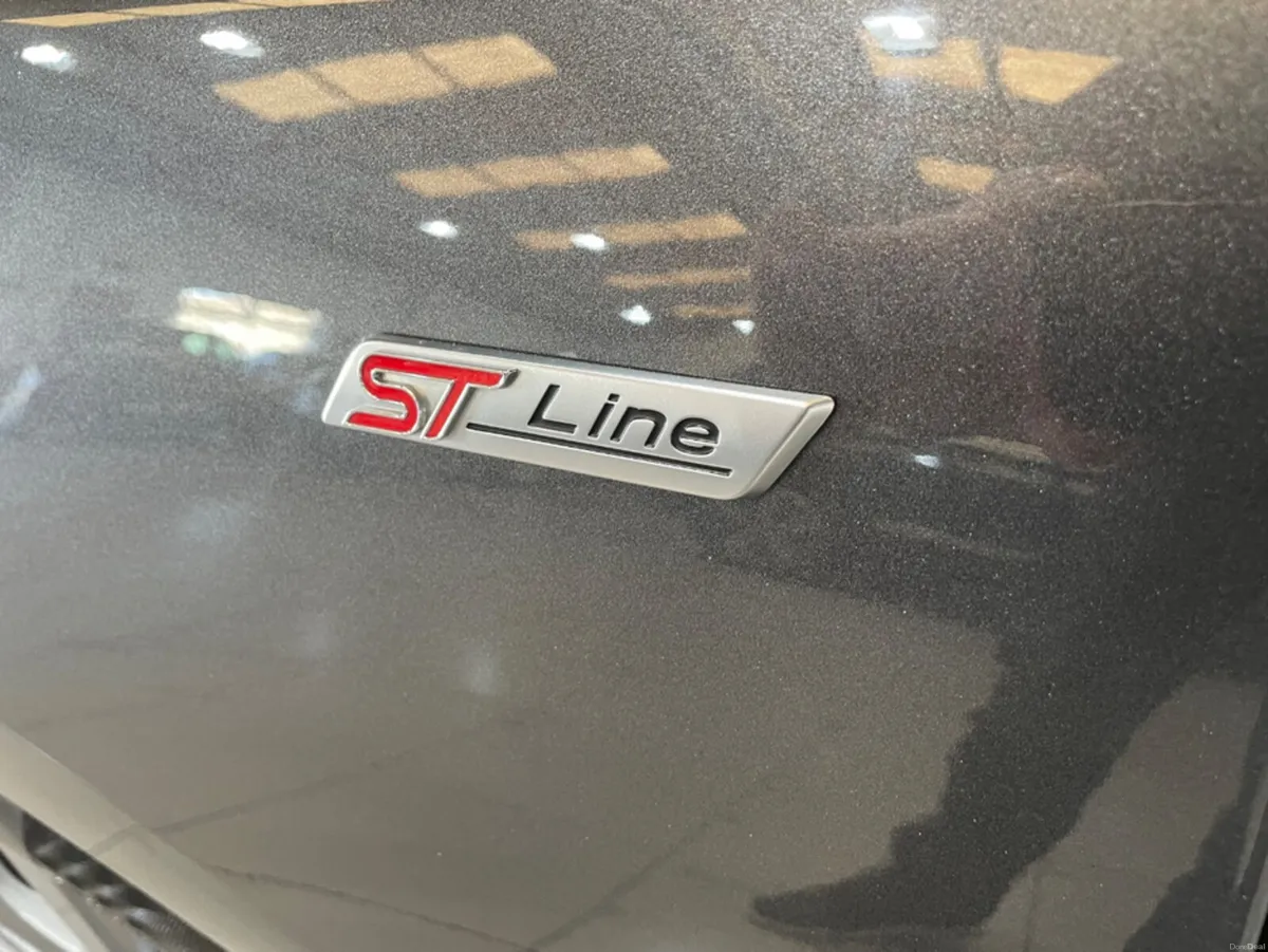Ford Focus ST-LINE 1.0T 125 M6 FWD 4DR - Image 6