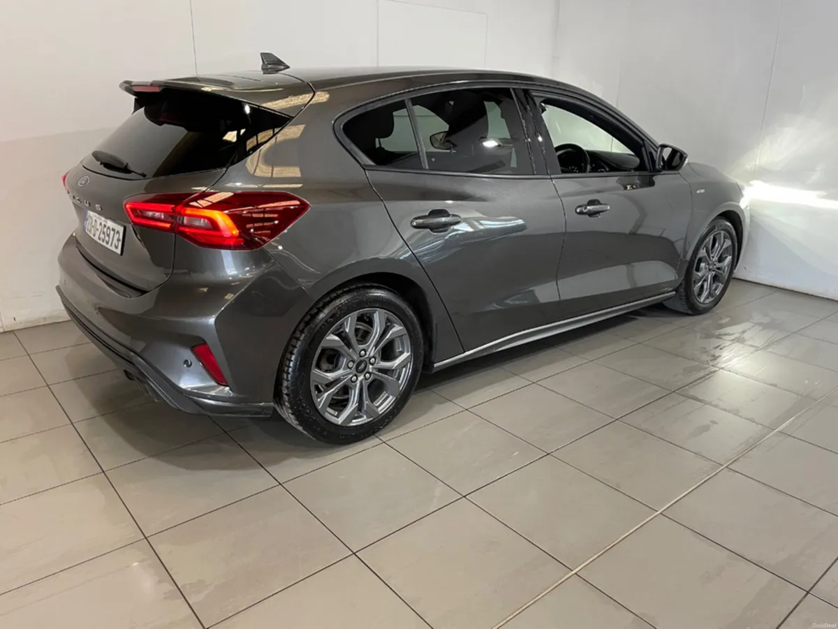 Ford Focus ST-LINE 1.0T 125 M6 FWD 4DR - Image 3