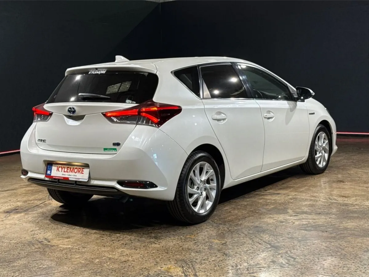 Toyota Auris HYBRID 1.8 AUTOMATIC - HALF BLACK LEA - Image 4