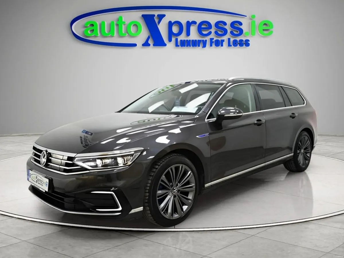 Volkswagen Passat 1.4 TSI GTE Advance Estate Autom - Image 3