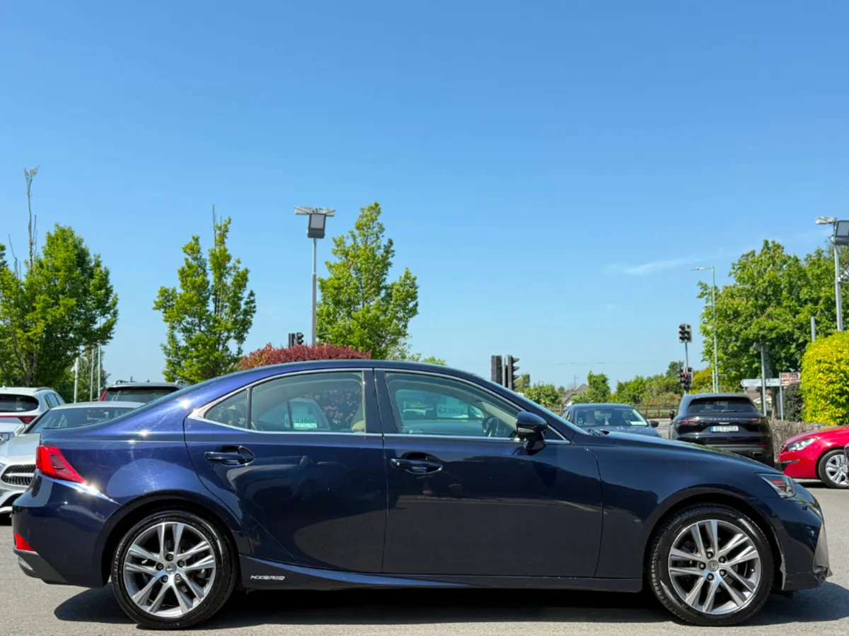 Lexus IS 300H EXECUTIVE AUTO *FSH* - Image 4