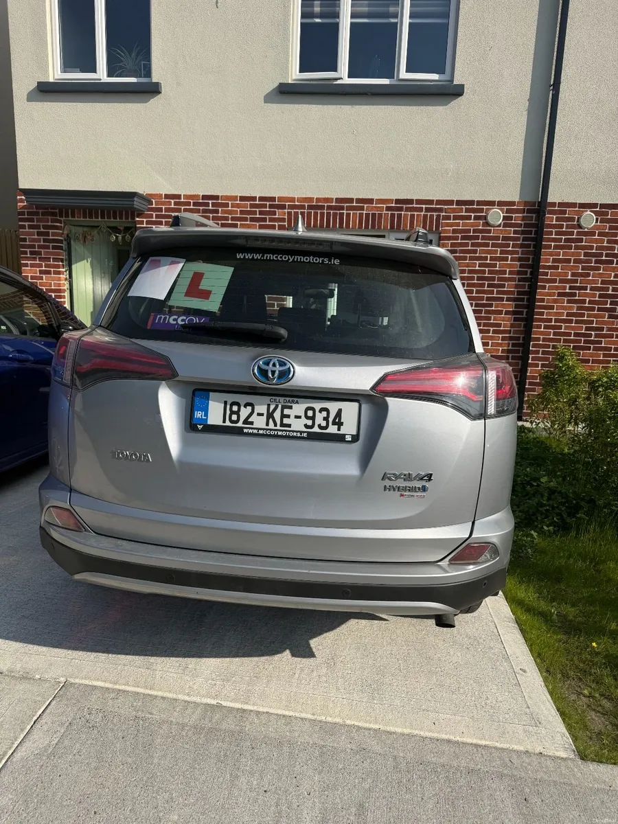 2018 Toyota RAV4 Hybrid Luna Sport FWD - Image 5