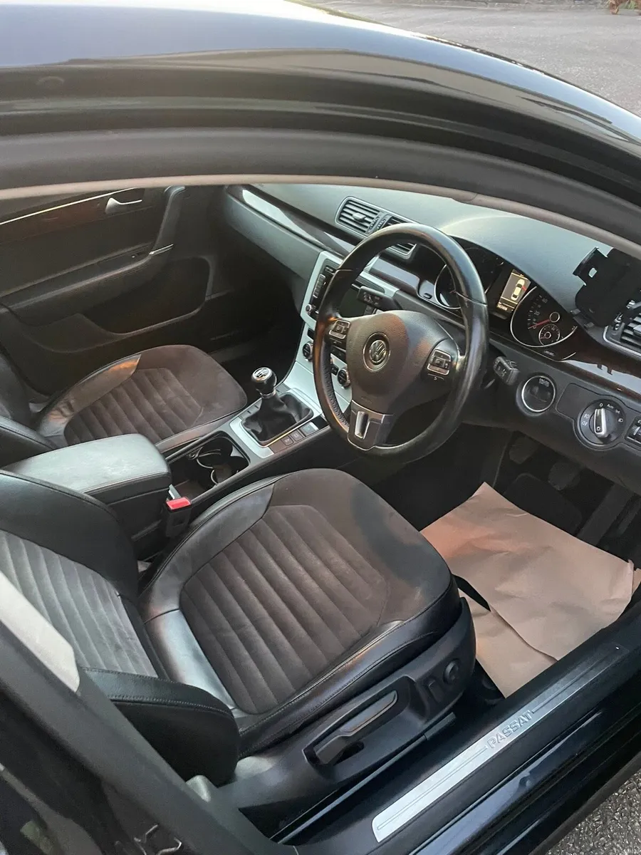 2012 Volkswagen Passat - Image 3