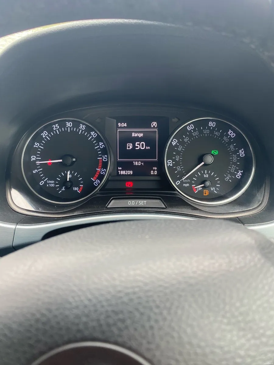 Automatic Skoda Fabia 2015 - Image 6