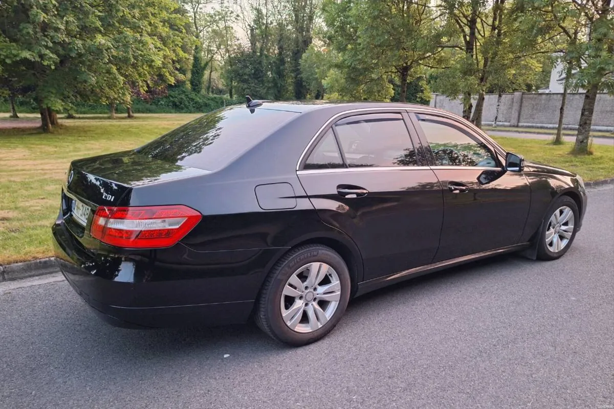 Mercedes E220 manual 6 speed Diesel - Image 3