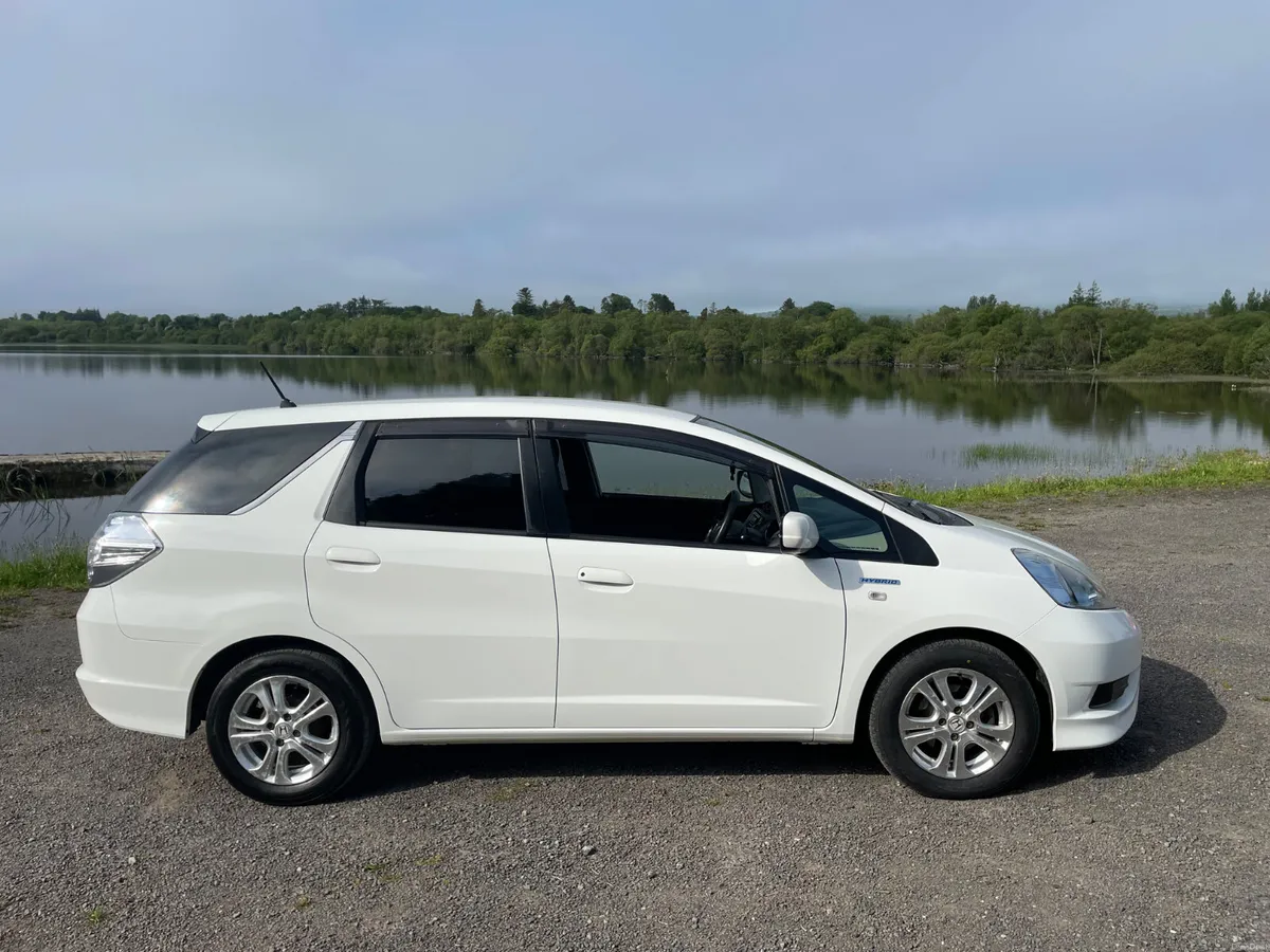 Honda Shuttle 2014 1.3 Petrol/hibrid automatic - Image 2