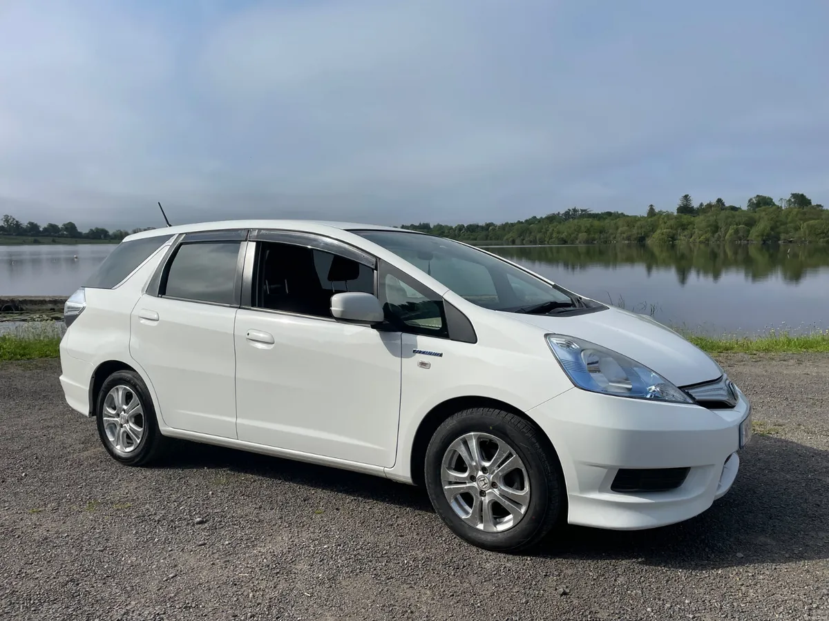 Honda Shuttle 2014 1.3 Petrol/hibrid automatic - Image 1