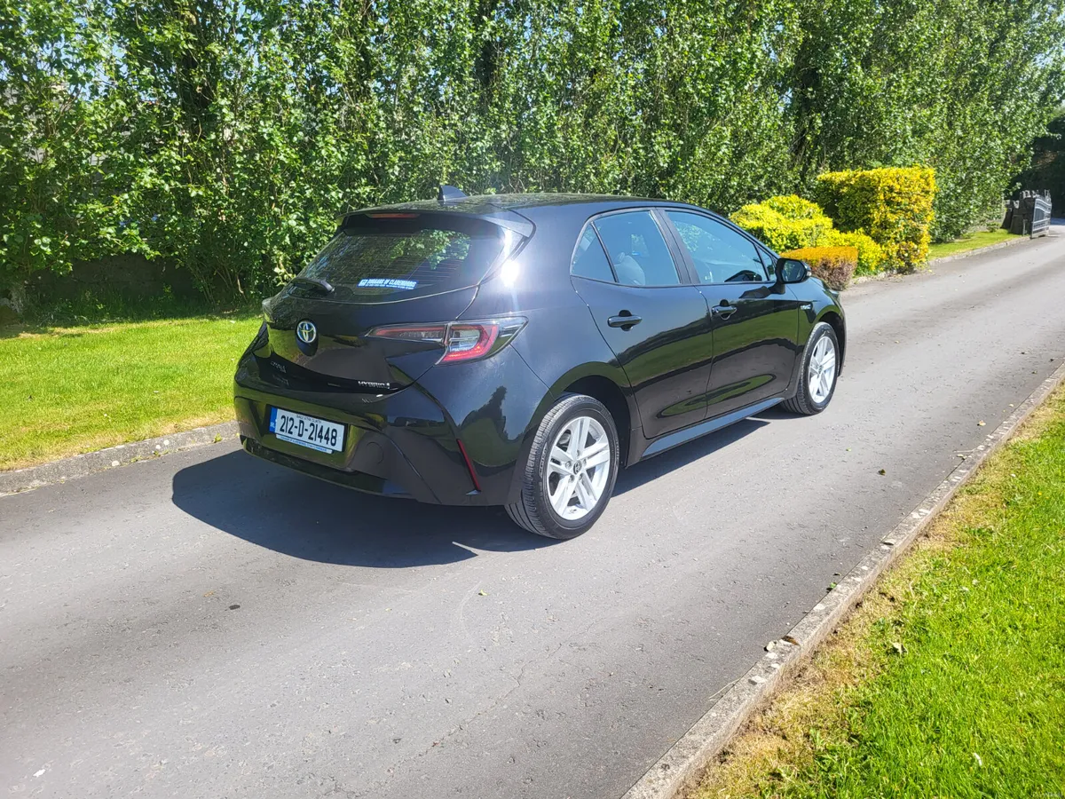Toyota Corolla   HYBRID AUTOMATIC - Image 3