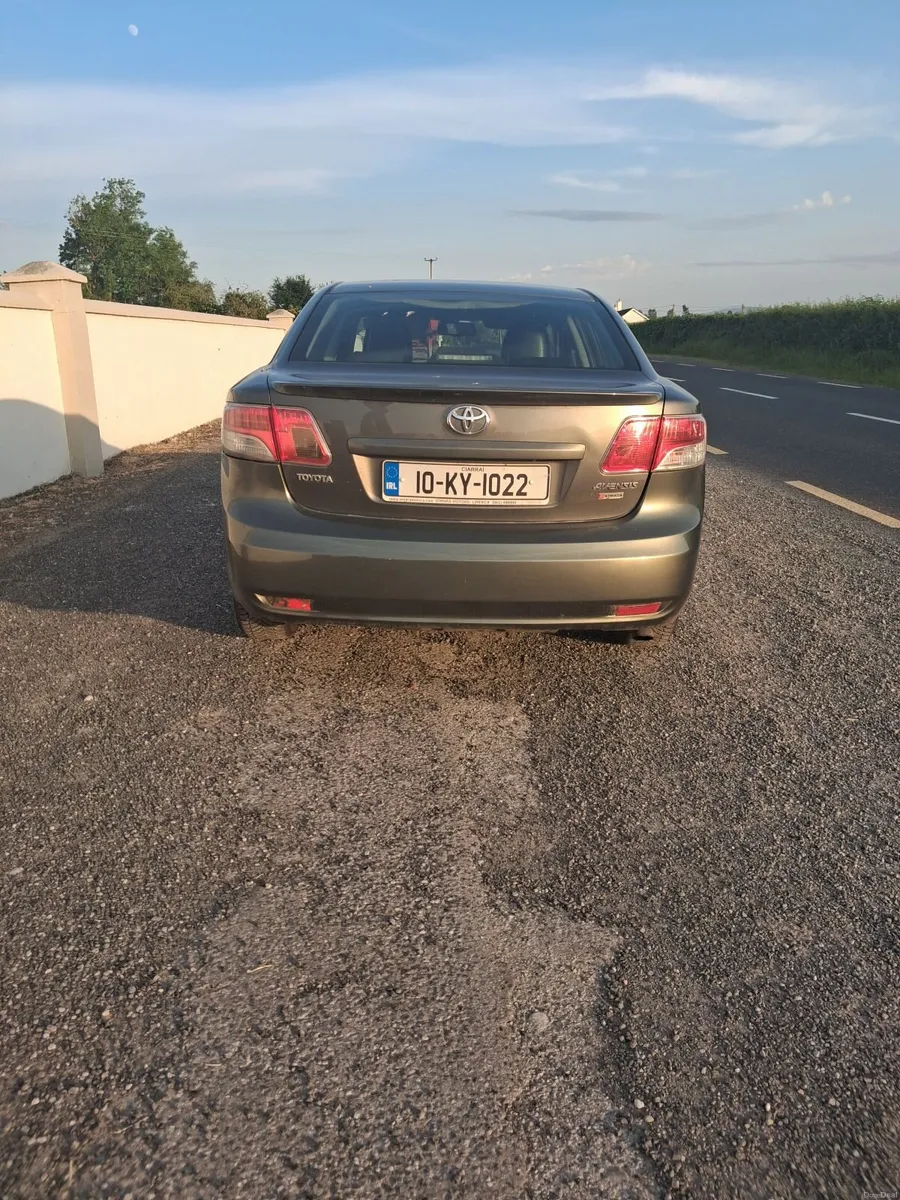 Toyota Avensis 2010 - Image 2