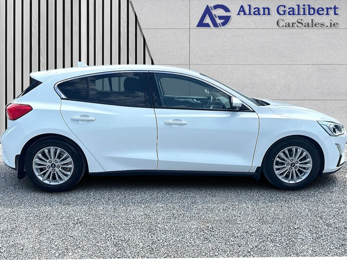 Ford Focus TITANIUM 1.0 ECOBOOST 12 5DR 125 - Image 3