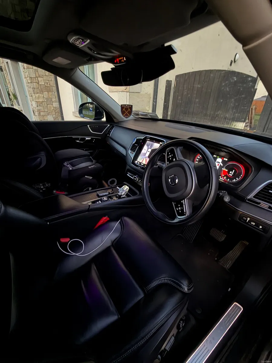Volvo XC90 - Image 1