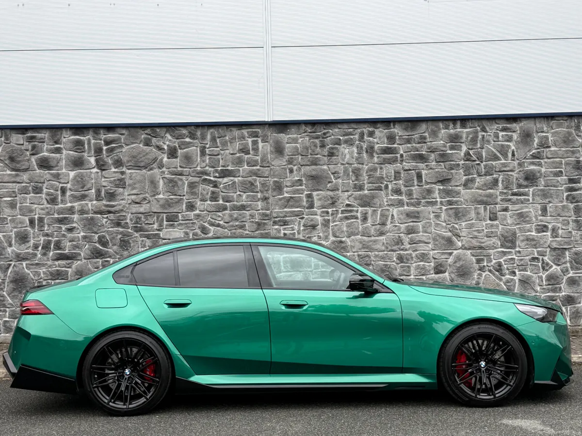 2025 BMW M5 4.4 V8 PHEV 727bhp G90 - Image 4