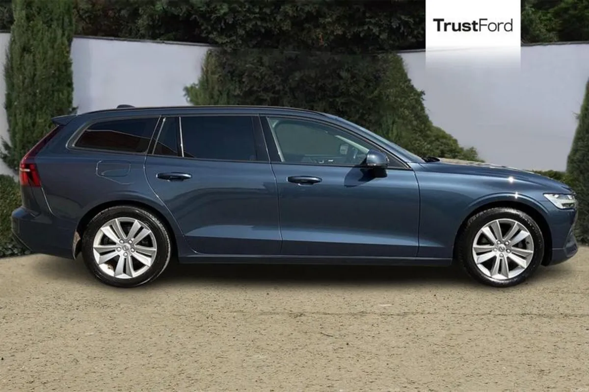 Volvo V60 Momentum - Image 3