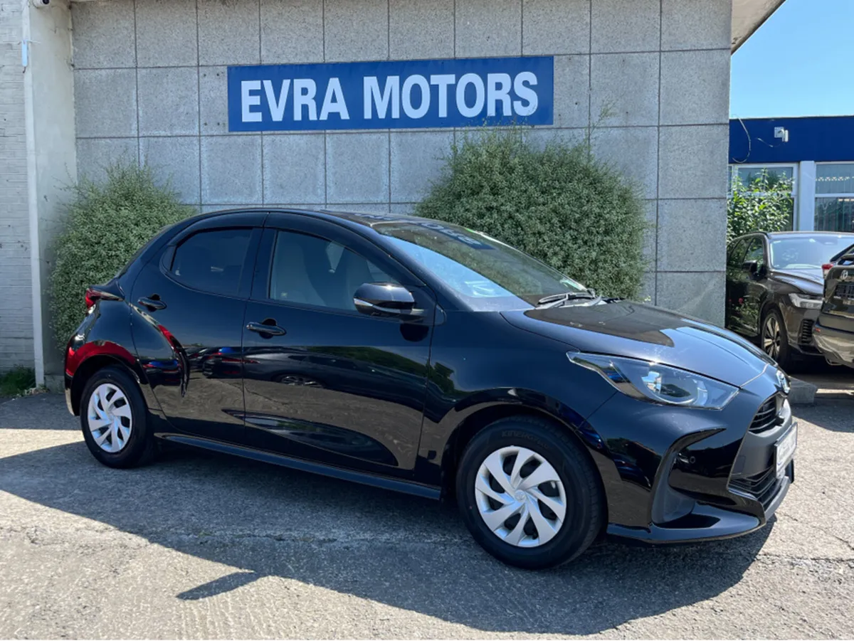 Toyota Yaris G AUTOMATIC HYBRID 1.5 PETROL //LOW M - Image 3
