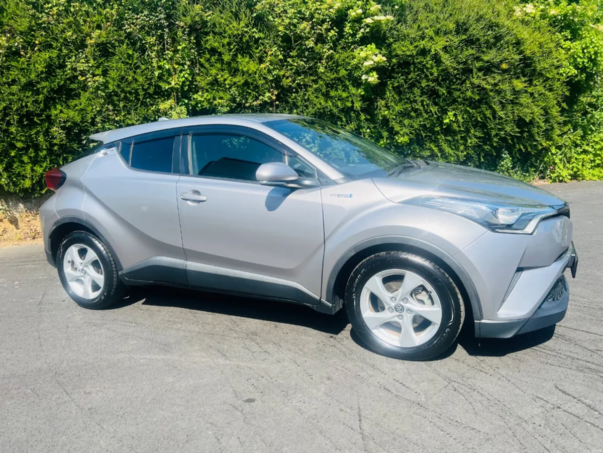 Toyota C-HR 1.8 HYBRID AUTOMATIC - Image 3