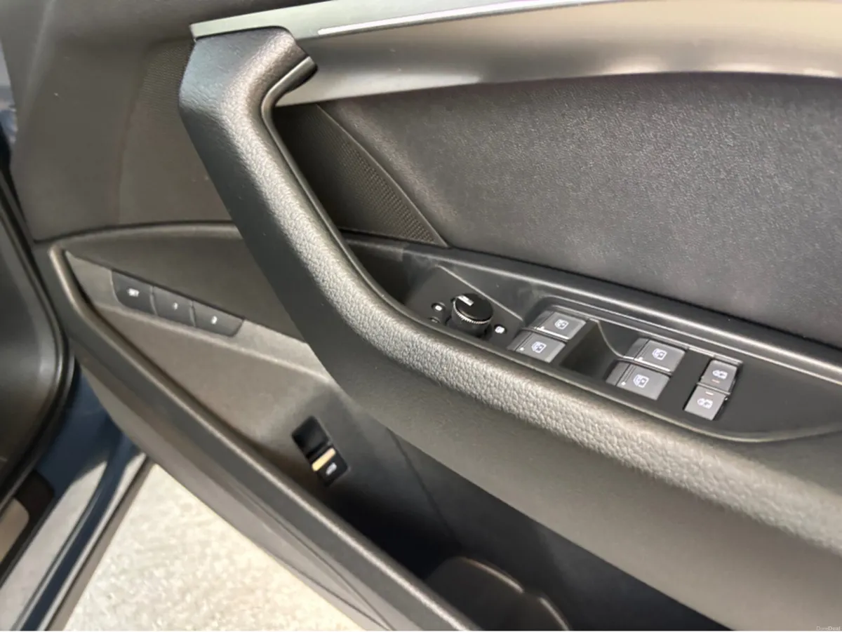 Audi Q8 SPORTBACK 50ETRON QUATTRO 250KW SPORT 55 - Image 3